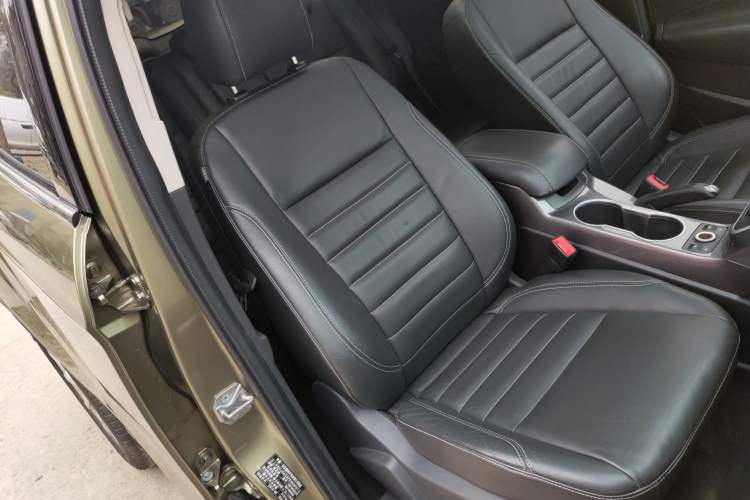 Used Ford Kuga 2015 2.0L GTDi Four-Wheel Drive Elite Model Right Front Seat