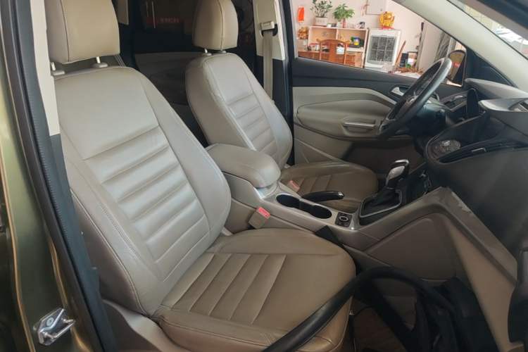 Used Ford Kuga 2015 1.5L GTDi Four-Wheel-Drive Elite Model Right Front Seat