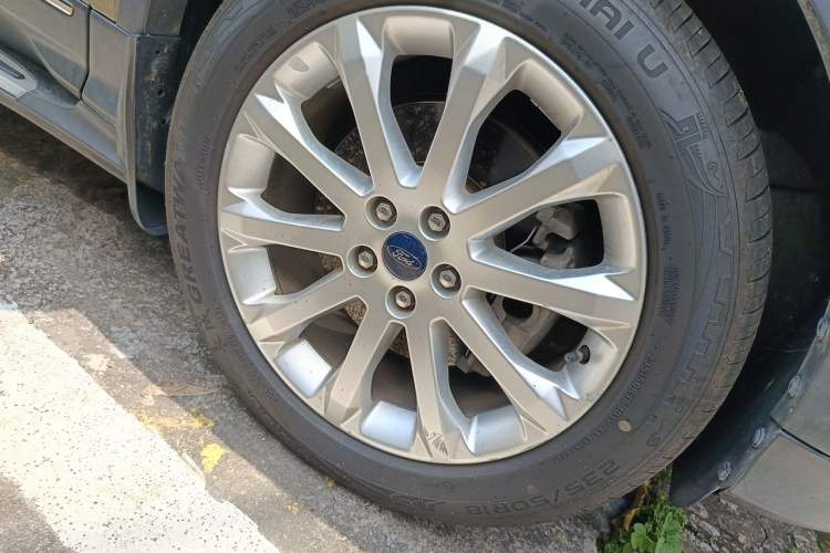 Used Ford Kuga 2015 2.0L GTDi Four-Wheel Drive Prestige Model Right Front Wheel Hub