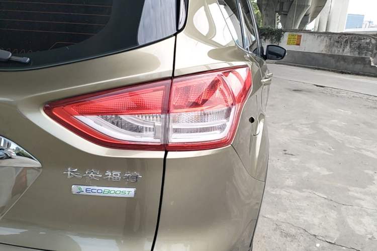 Used Ford Kuga 2015 1.5L GTDi Two-Wheel Drive Fashion Edition Right Rear Taillight