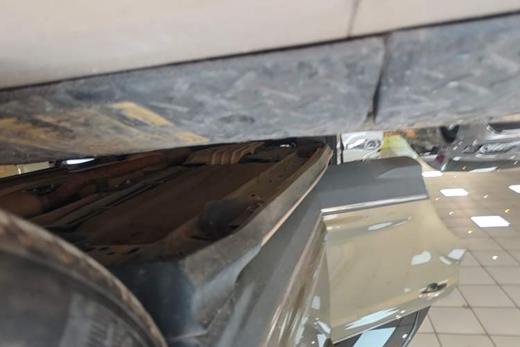 Used Ford Kuga 2015 1.5L GTDi Four-Wheel-Drive Elite Model Right Side Sill