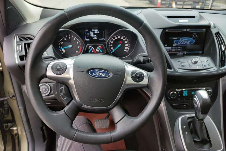Used Ford Kuga 2015 2.0L GTDi Four-Wheel Drive Elite Model Steering Wheel