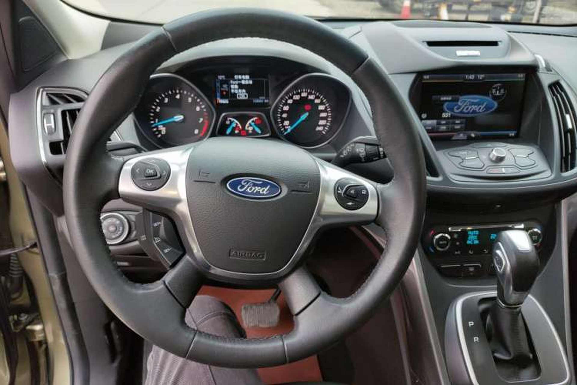 Used Ford Kuga 2015 2.0L GTDi Four-Wheel Drive Elite Model Steering Wheel