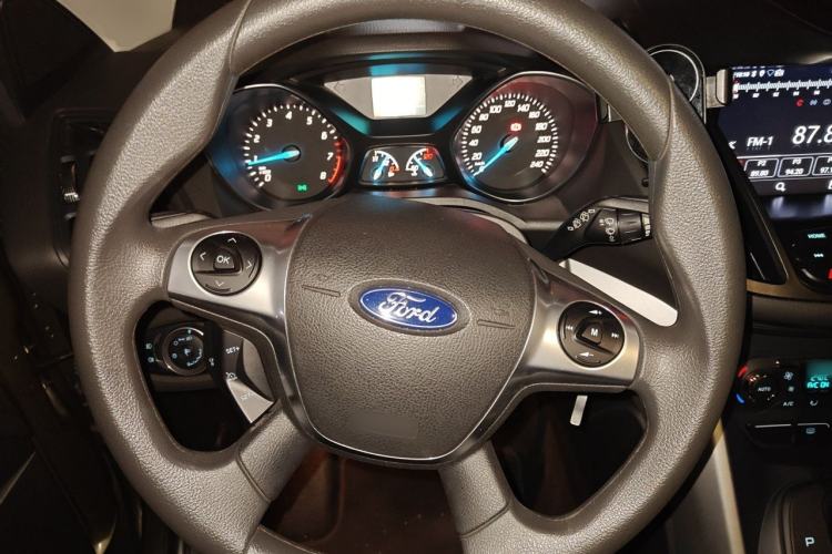 Used Ford Kuga 2015 1.5L GTDi Two-Wheel-Drive Comfort Model Steering Wheel