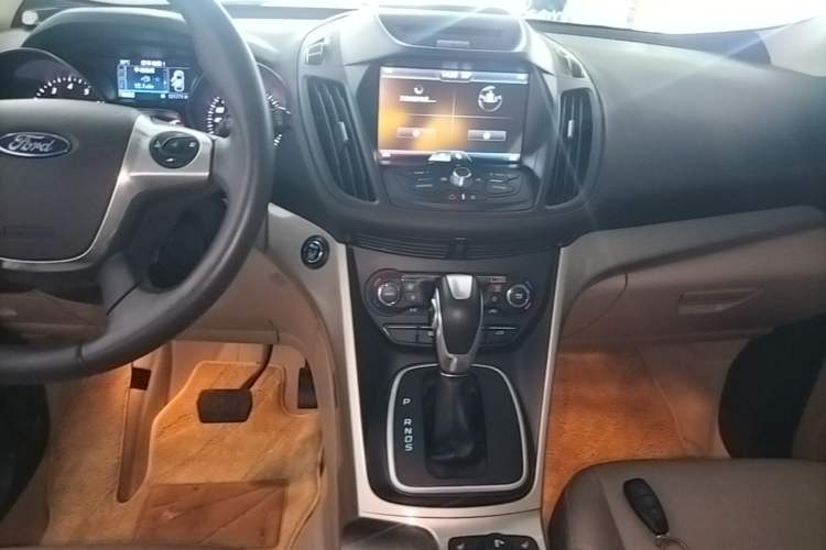 Used Ford Kuga 2015 1.5L GTDi Four-Wheel-Drive Elite Model Audio And AC Panel