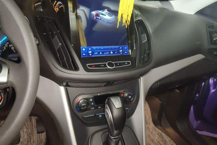 Used Ford Kuga 2015 1.5L GTDi Two-Wheel-Drive Comfort Model Audio And AC Panel