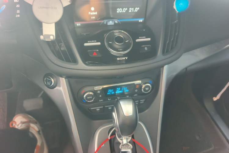Used Ford Kuga 2015 2.0L GTDi Four-Wheel Drive Prestige Model Audio And AC Panel