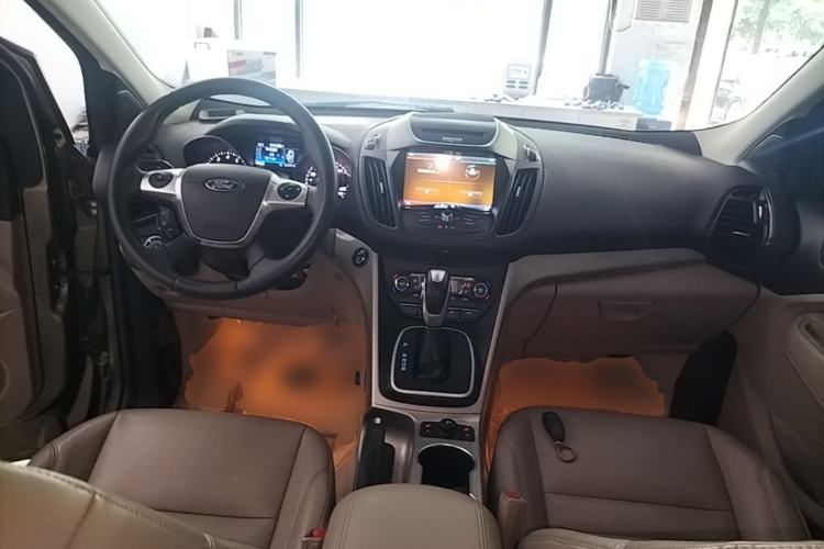 Used Ford Kuga 2015 1.5L GTDi Four-Wheel-Drive Elite Model Center Console
