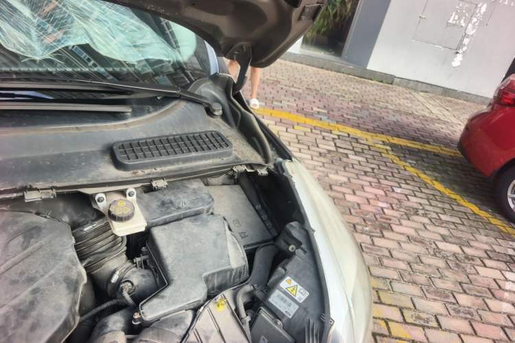 Used Ford Kuga 2015 2.0L GTDi Four-Wheel Drive Prestige Model Engine Bay Left