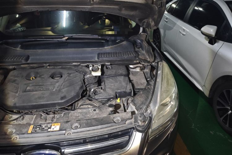 Used Ford Kuga 2015 2.0L GTDi Four-Wheel Drive Prestige Model Engine Bay Left