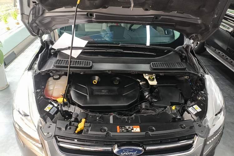 Used Ford Kuga 2015 2.0L GTDi Four-Wheel Drive Prestige Model Engine Bay