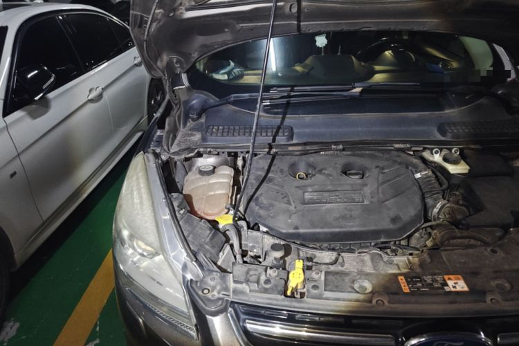 Used Ford Kuga 2015 2.0L GTDi Four-Wheel Drive Prestige Model Engine Bay Right