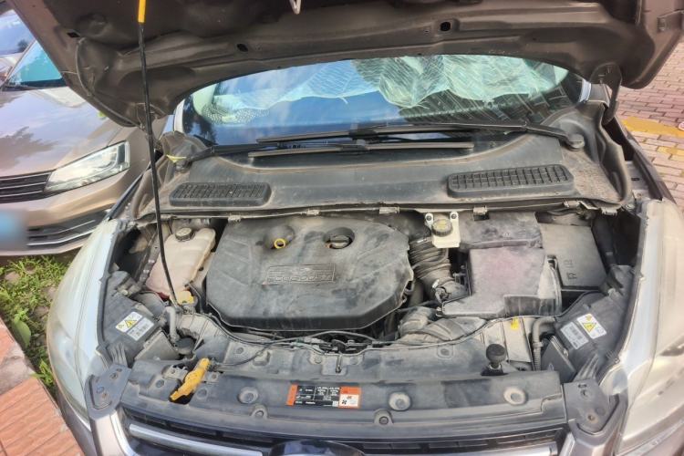 Used Ford Kuga 2015 2.0L GTDi Four-Wheel Drive Prestige Model Engine Bay