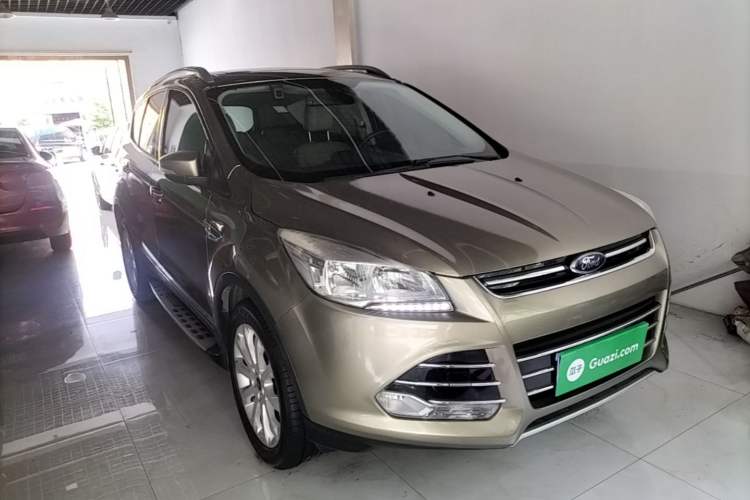 Used Ford Kuga 2015 1.5L GTDi Four-Wheel-Drive Elite Model Front Right 45 Deg