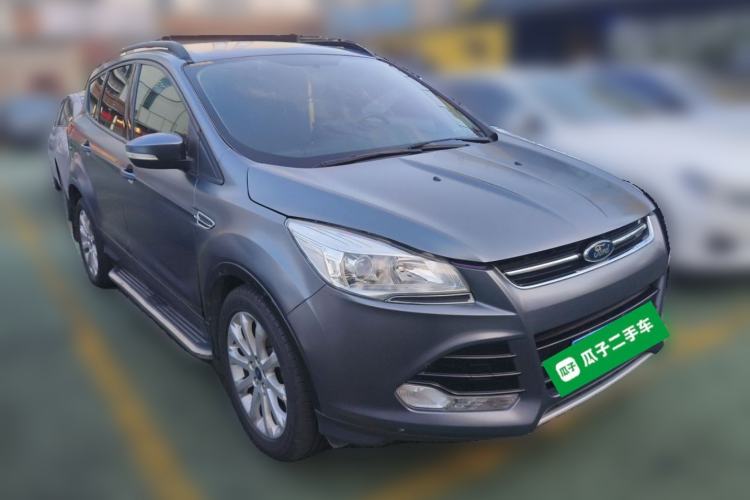 Used Ford Kuga 2015 1.5L GTDi Two-Wheel-Drive Comfort Model Front Right 45 Deg