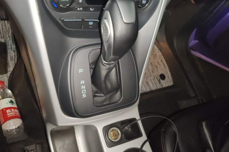 Used Ford Kuga 2015 1.5L GTDi Two-Wheel-Drive Comfort Model Gear Lever
