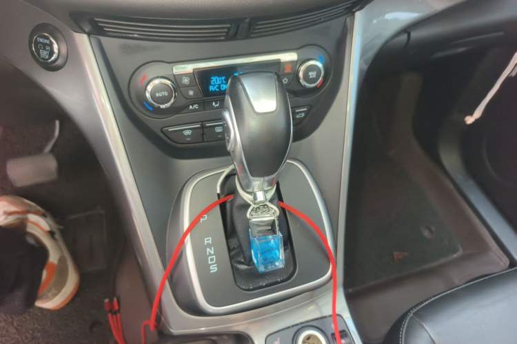 Used Ford Kuga 2015 2.0L GTDi Four-Wheel Drive Prestige Model Gear Lever