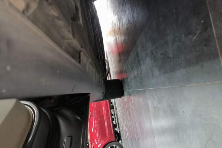 Used Ford Kuga 2015 2.0L GTDi Four-Wheel Drive Prestige Model Left Side Sill