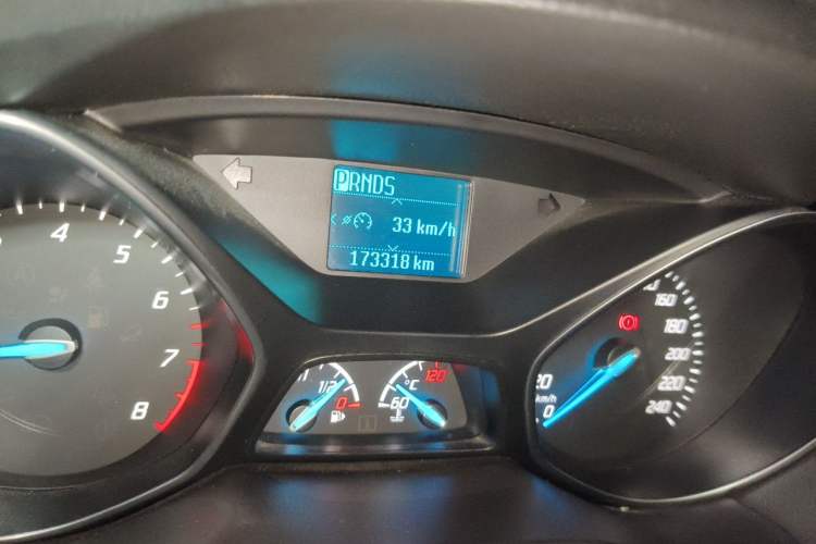 Used Ford Kuga 2015 1.5L GTDi Two-Wheel-Drive Comfort Model Odometer Close Up