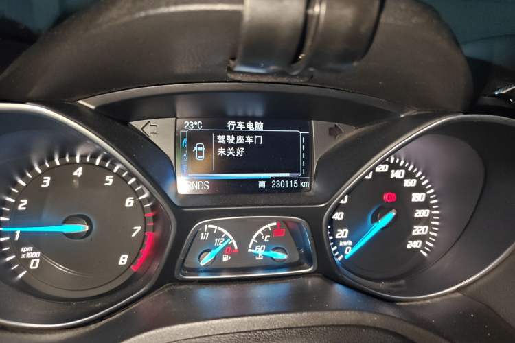 Used Ford Kuga 2015 2.0L GTDi Four-Wheel Drive Prestige Model Odometer Close Up