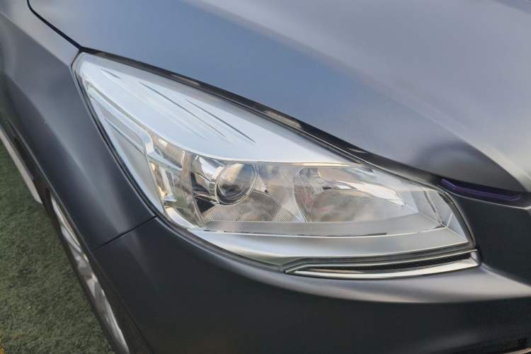 Used Ford Kuga 2015 1.5L GTDi Two-Wheel-Drive Comfort Model Right Front Headlight