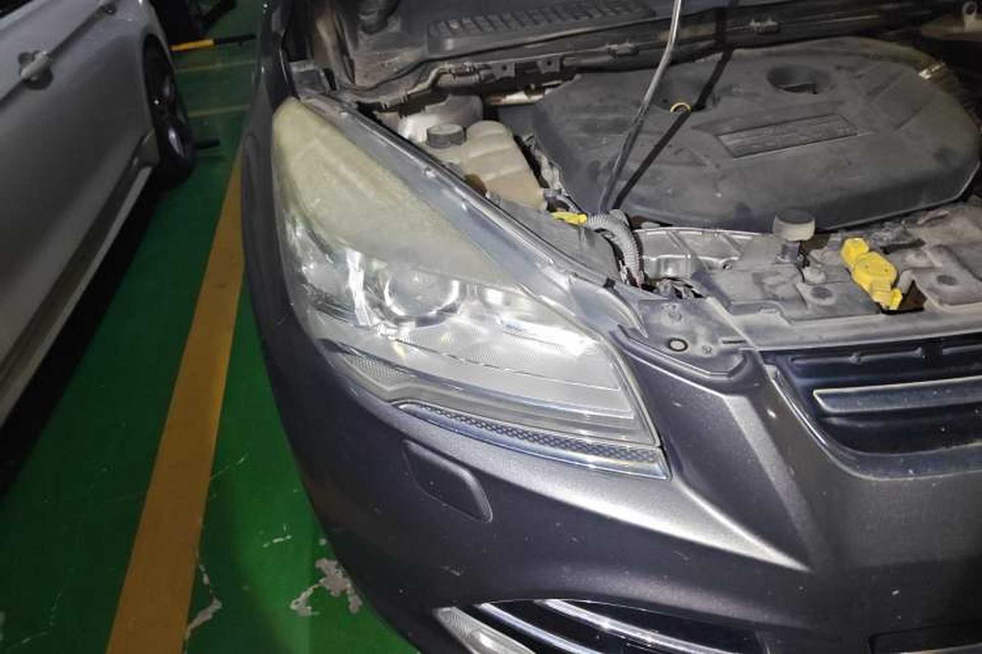 Used Ford Kuga 2015 2.0L GTDi Four-Wheel Drive Prestige Model Right Front Headlight