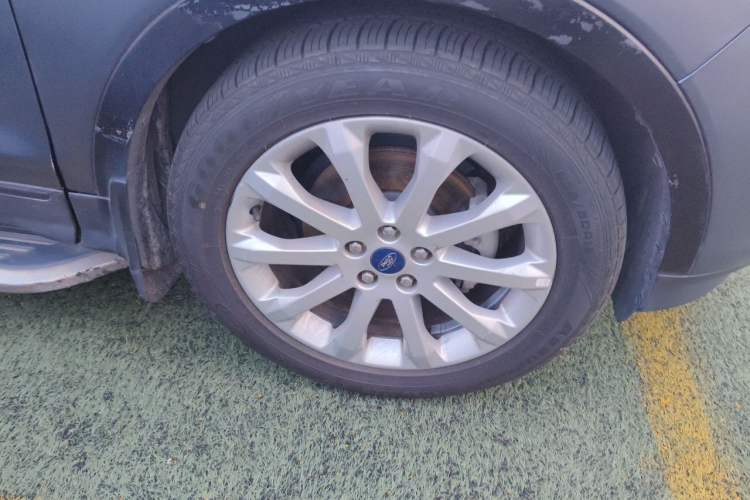 Used Ford Kuga 2015 1.5L GTDi Two-Wheel-Drive Comfort Model Right Front Wheel Hub