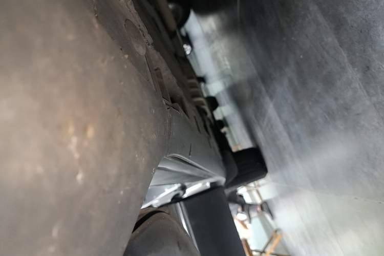 Used Ford Kuga 2015 2.0L GTDi Four-Wheel Drive Prestige Model Right Side Sill