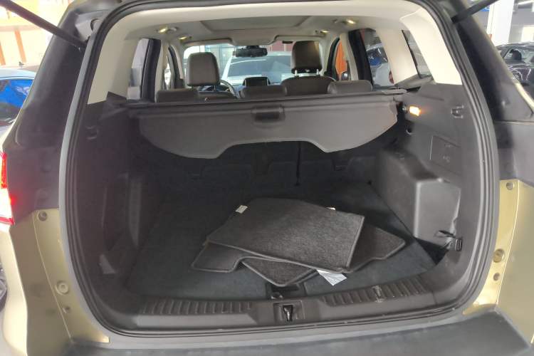 Used Ford Kuga 2015 1.5L GTDi Two-Wheel Drive Fashion Edition Trunk