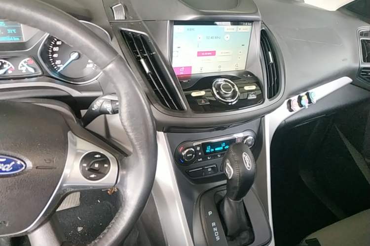 Used Ford Kuga 2015 1.5L GTDi Two-Wheel-Drive Comfort Model Audio And AC Panel
