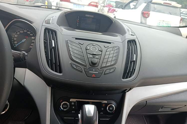 Used Ford Kuga 2015 1.5L GTDi Two-Wheel Drive Fashion Edition Audio And AC Panel