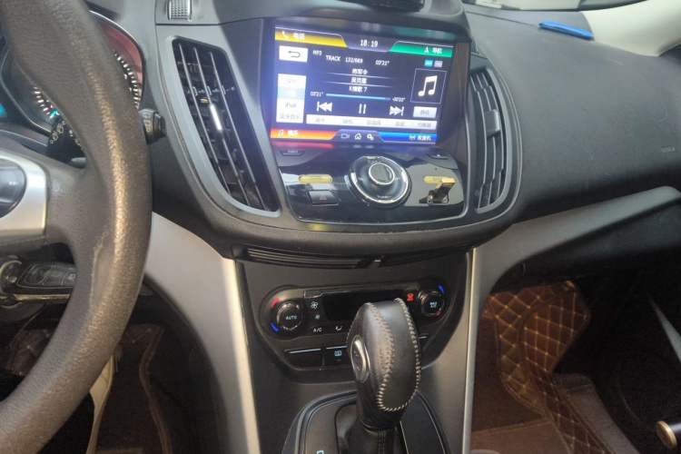 Used Ford Kuga 2015 1.5L GTDi Two-Wheel-Drive Comfort Model Audio And AC Panel