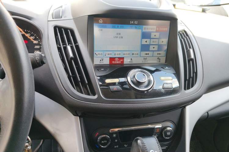 Used Ford Kuga 2015 1.5L GTDi Two-Wheel Drive Fashion Edition Audio And AC Panel