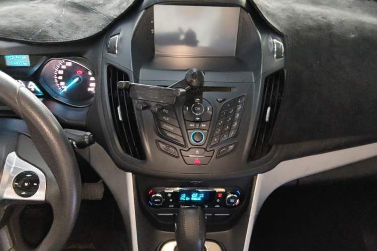Used Ford Kuga 2015 1.5L GTDi Two-Wheel-Drive Comfort Model Audio And AC Panel