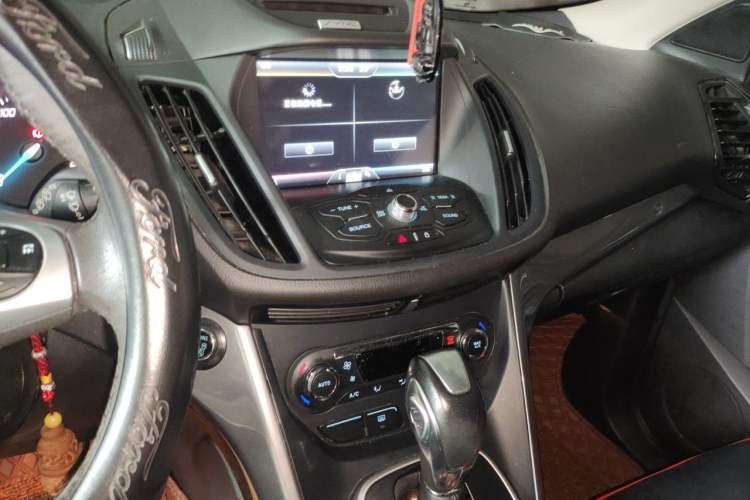 Used Ford Kuga 2015 1.5L GTDi Four-Wheel-Drive Elite Model Audio And AC Panel