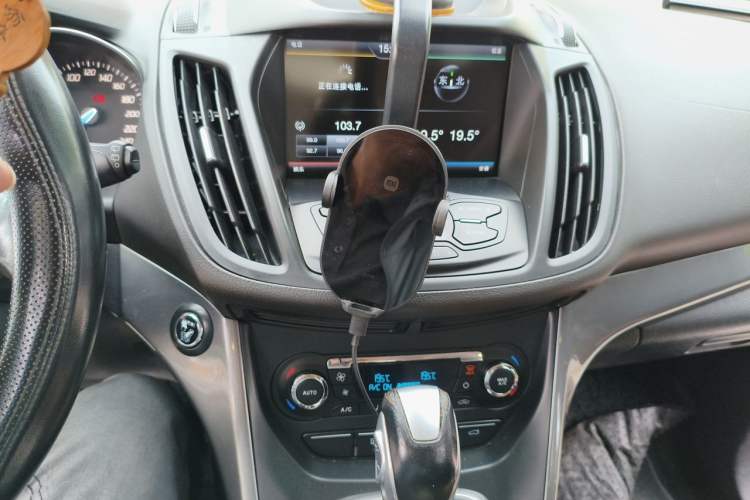Used Ford Kuga 2015 1.5L GTDi Four-Wheel-Drive Elite Model Audio And AC Panel