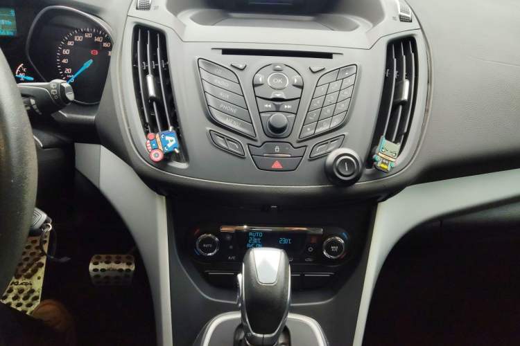 Used Ford Kuga 2015 1.5L GTDi Two-Wheel Drive Fashion Edition Audio And AC Panel