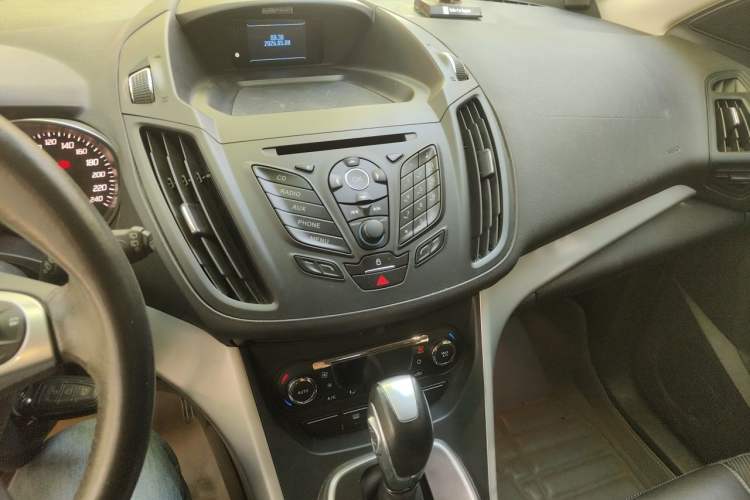 Used Ford Kuga 2015 1.5L GTDi Two-Wheel Drive Fashion Edition Audio And AC Panel