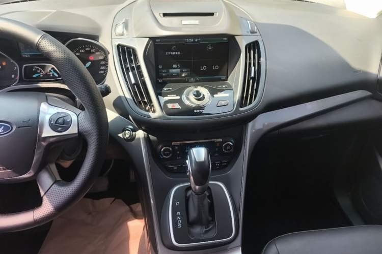Used Ford Kuga 2015 2.0L GTDi Four-Wheel Drive Prestige Model Audio And AC Panel