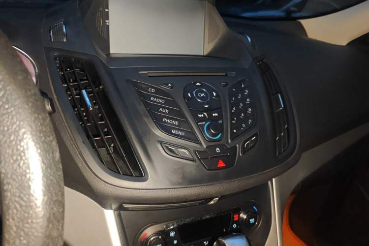 Used Ford Kuga 2015 1.5L GTDi Two-Wheel Drive Fashion Edition Audio And AC Panel