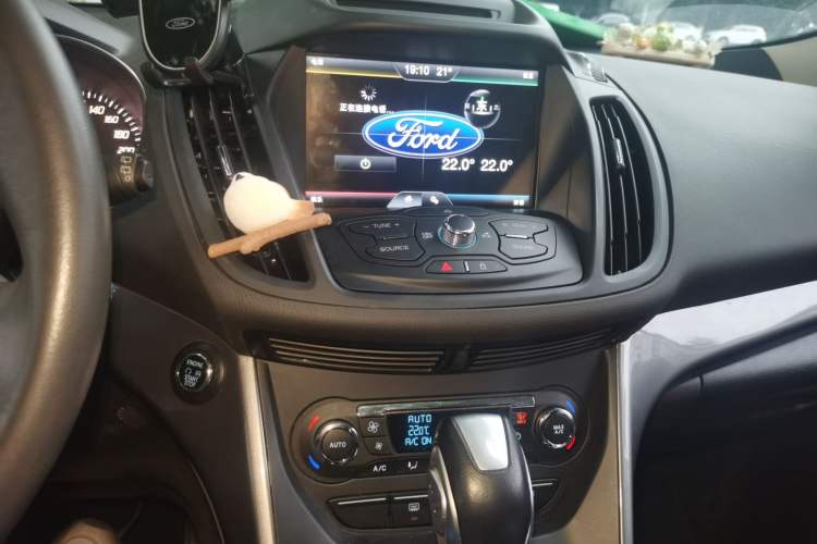 Used Ford Kuga 2015 1.5L GTDi Four-Wheel-Drive Elite Model Audio And AC Panel