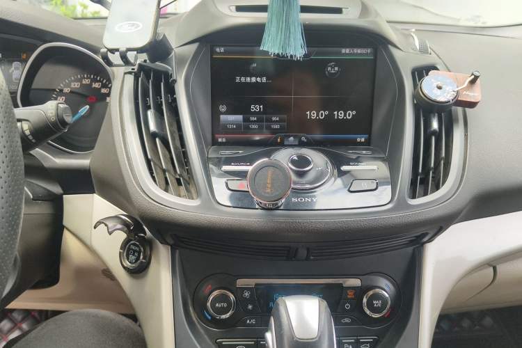 Used Ford Kuga 2015 2.0L GTDi Four-Wheel Drive Prestige Model Audio And AC Panel