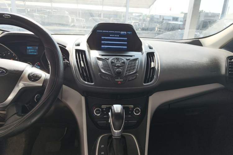 Used Ford Kuga 2015 1.5L GTDi Two-Wheel Drive Fashion Edition Audio And AC Panel