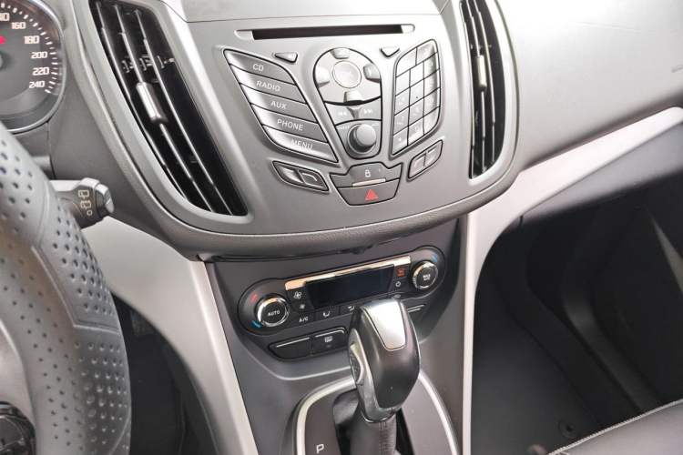 Used Ford Kuga 2015 1.5L GTDi Two-Wheel Drive Fashion Edition Audio And AC Panel