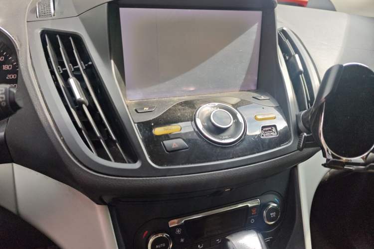 Used Ford Kuga 2015 1.5L GTDi Two-Wheel Drive Fashion Edition Audio And AC Panel