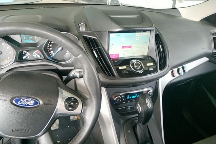 Used Ford Kuga 2015 1.5L GTDi Two-Wheel-Drive Comfort Model Center Console