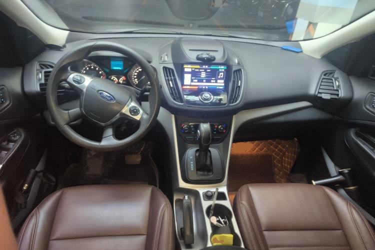 Used Ford Kuga 2015 1.5L GTDi Two-Wheel-Drive Comfort Model Center Console