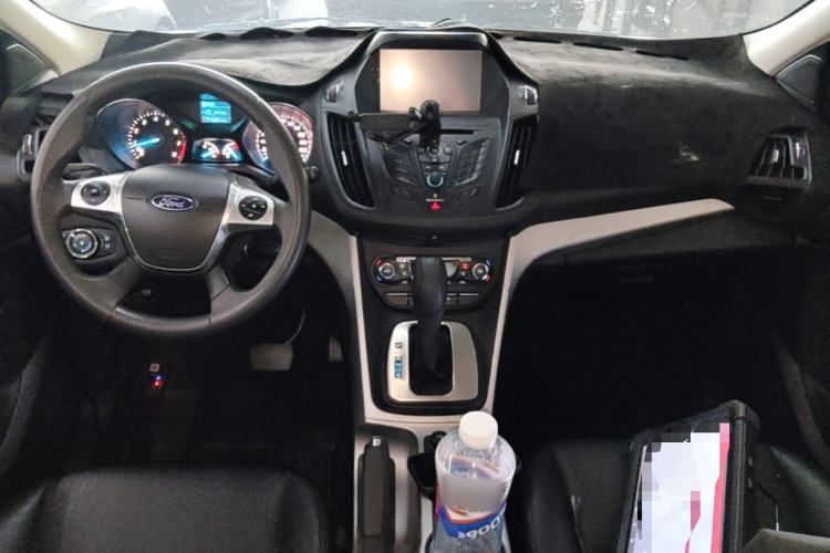 Used Ford Kuga 2015 1.5L GTDi Two-Wheel-Drive Comfort Model Center Console