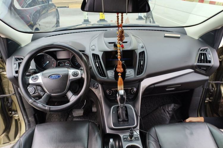 Used Ford Kuga 2015 1.5L GTDi Four-Wheel-Drive Elite Model Center Console