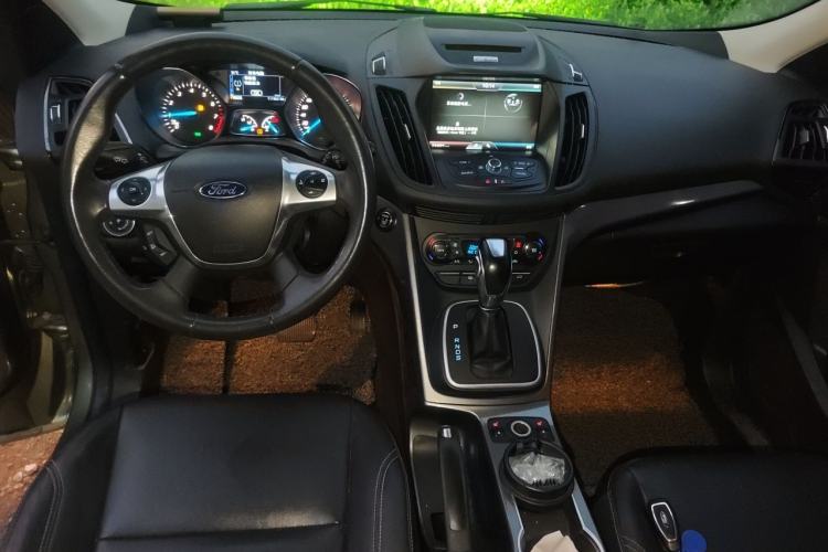 Used Ford Kuga 2015 1.5L GTDi Four-Wheel-Drive Elite Model Center Console